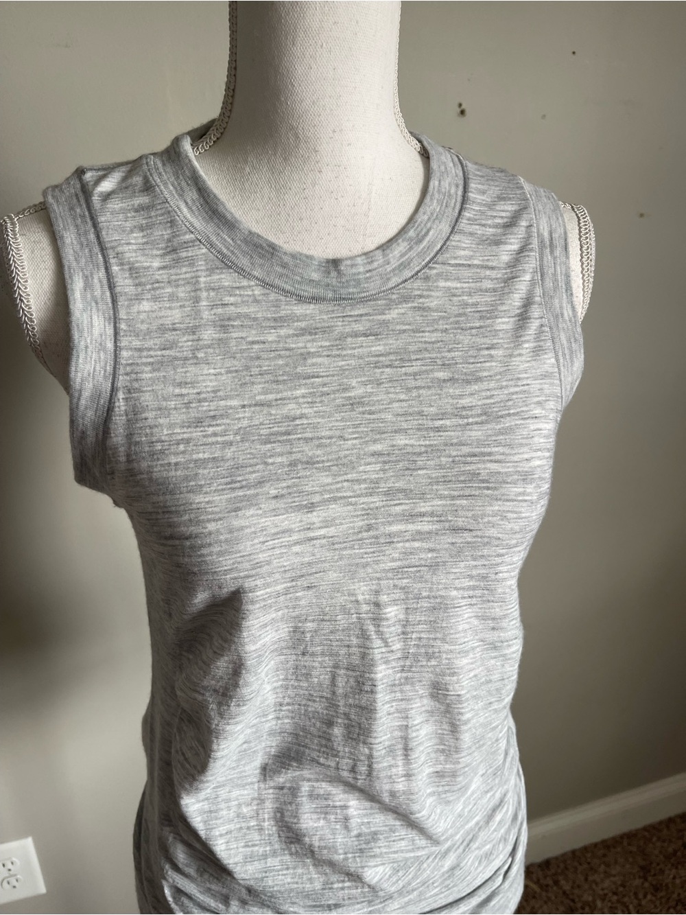 ATHLETA Heather Gray Foresthill Ascent Seamless Tank Sz M - Picture 2 of 8